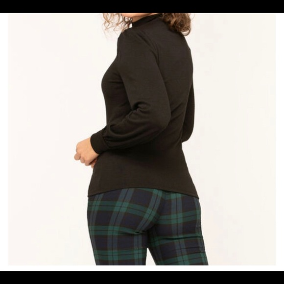 NWT Reitmans Black Puff Sleeve Hacchi Top size Small. (4) - Picture 2 of 3